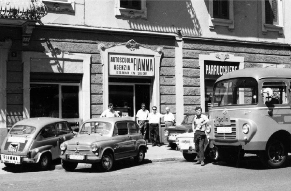 La storica sede dell'Autoscuola Fiamma a Milano negli anni '60